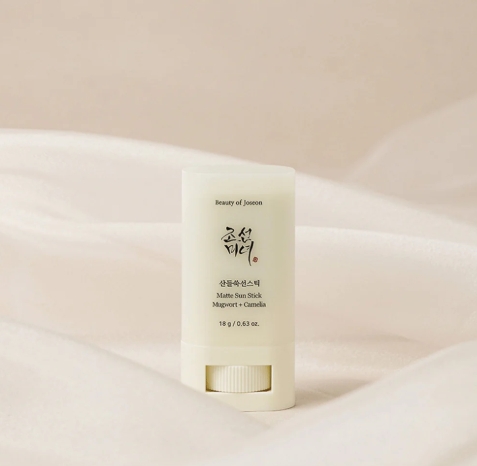 [8809864766884] BEAUTY OF JOSEON BLOQUEADOR SOLAR EN BARRA MATTE SUN STICK MUGWORT + CAMELIA SPF50+ PA++++ 18G